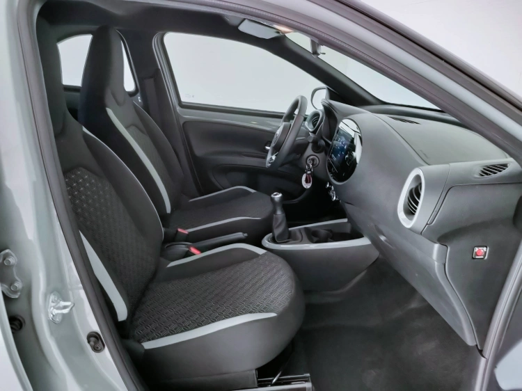 13 - Toyota Aygo X Aygo X 1.0 Trend 72cv