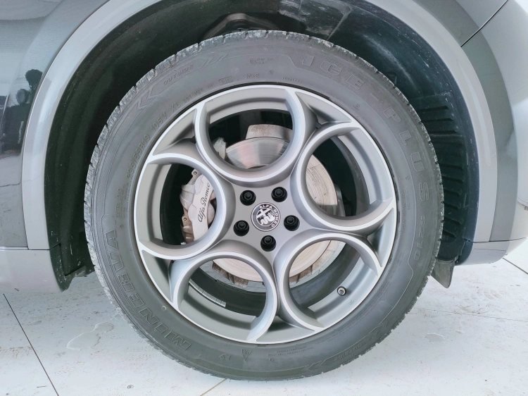 9 - Alfa romeo Stelvio Stelvio 2.2 t Ti rwd 160cv auto