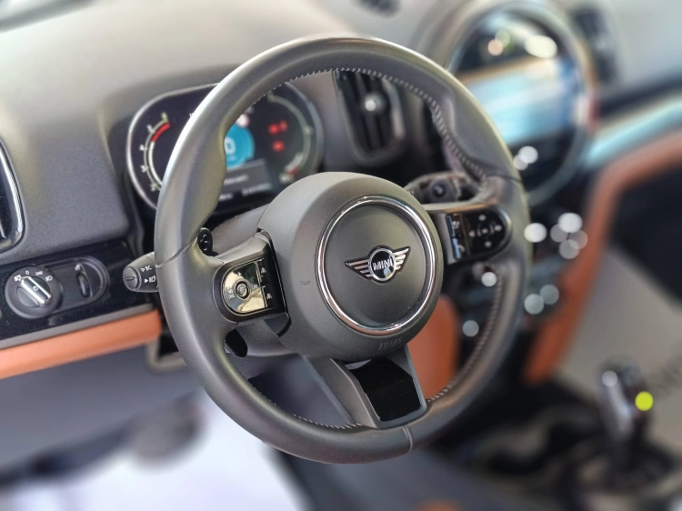 17 - MINI Countryman Mini Countryman 2.0 Cooper SD Essential auto