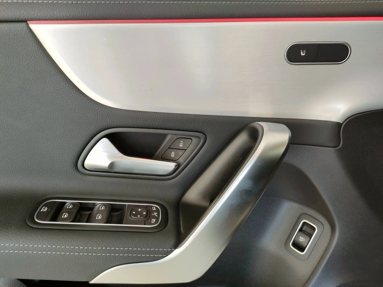 13 - Mercedes-Benz Classe A 180 d AMG Line Advanced Plus auto