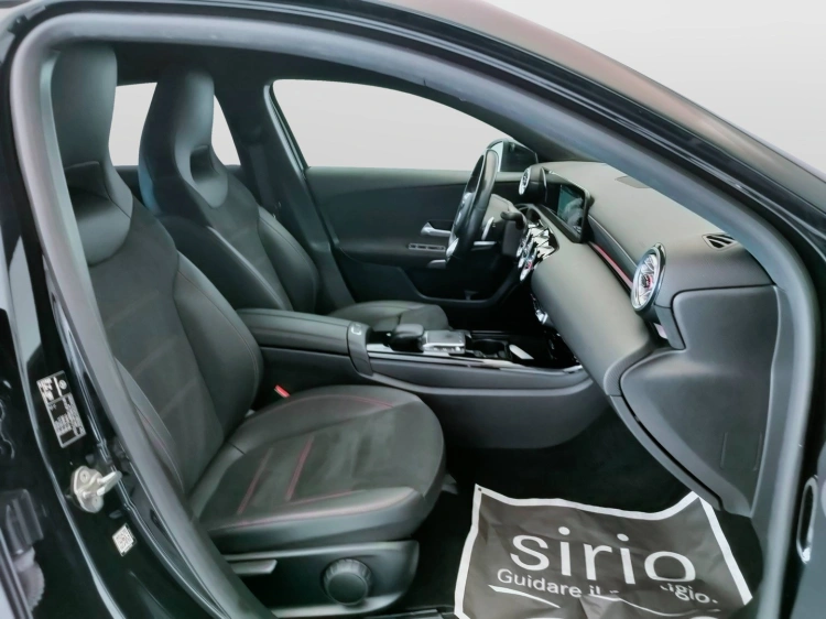 13 - Mercedes-Benz Classe A 180 d Premium auto
