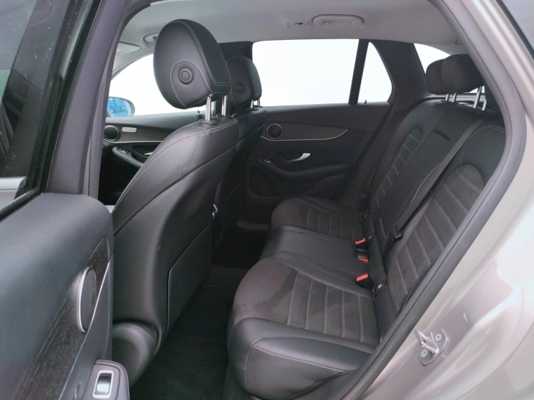 16 - Mercedes-Benz GLC 220 d Premium 4matic auto