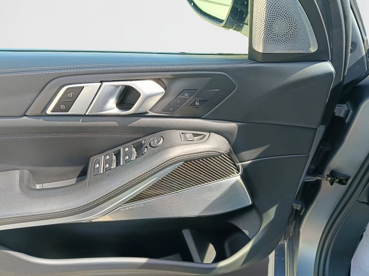16 - BMW X5 M X5 M60i auto