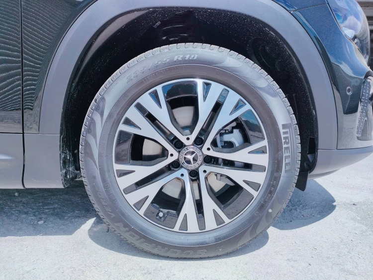 6 - Mercedes-Benz GLB 200 d Automatic 4MATIC