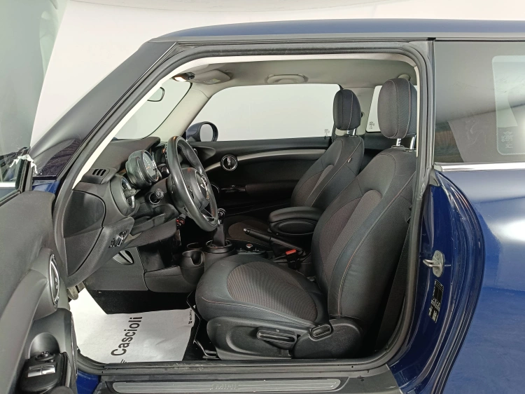 8 - MINI One Mini 1.5 One D Business 3p