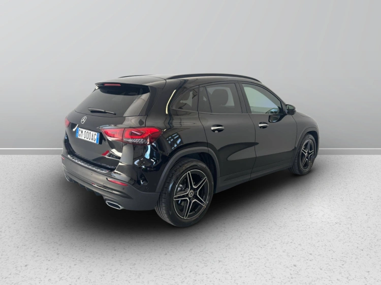 6 - Mercedes-Benz GLA 180 d Premium auto