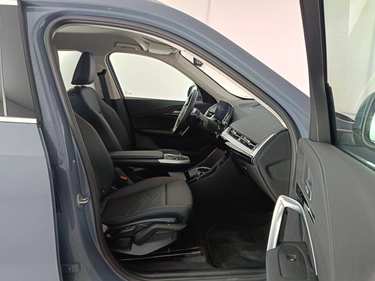 11 - BMW iX1 iX1 edrive 20 X-Line