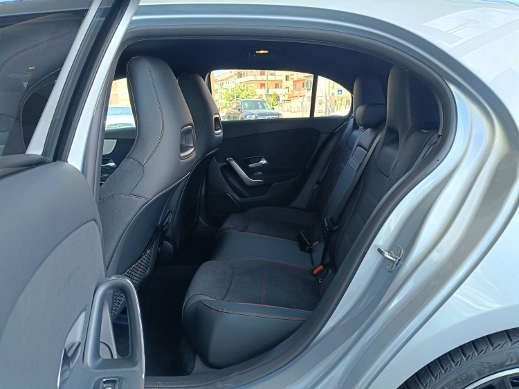6 - Mercedes-Benz Classe A 180 d Automatic