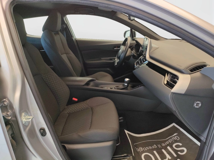 13 - Toyota C-HR C-HR 1.8h Business e-cvt