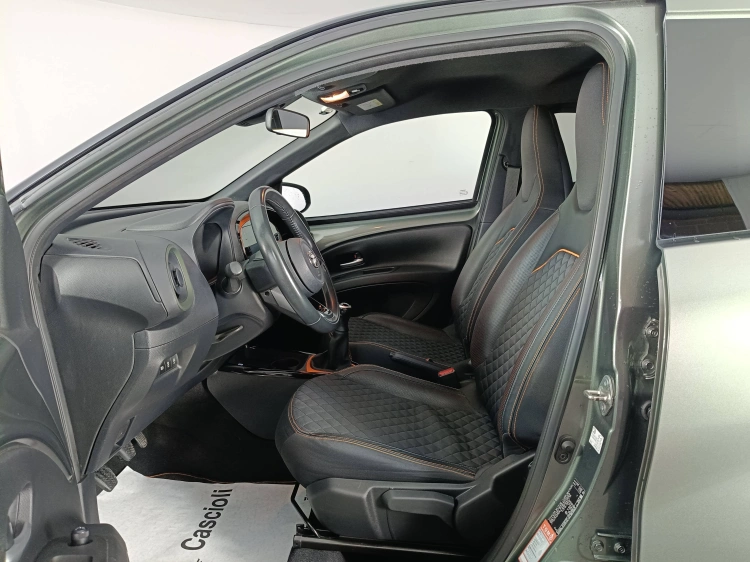 8 - Toyota Aygo X Aygo X 1.0 Limited 72cv