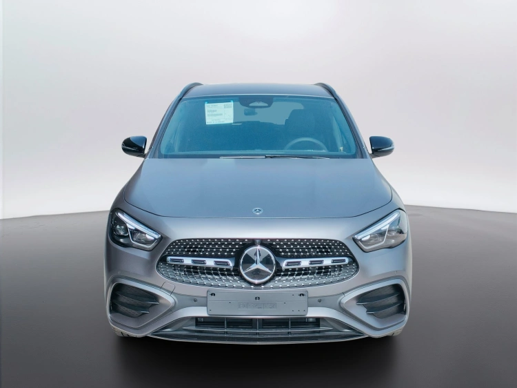 2 - Mercedes-Benz GLA 200 d automatic
