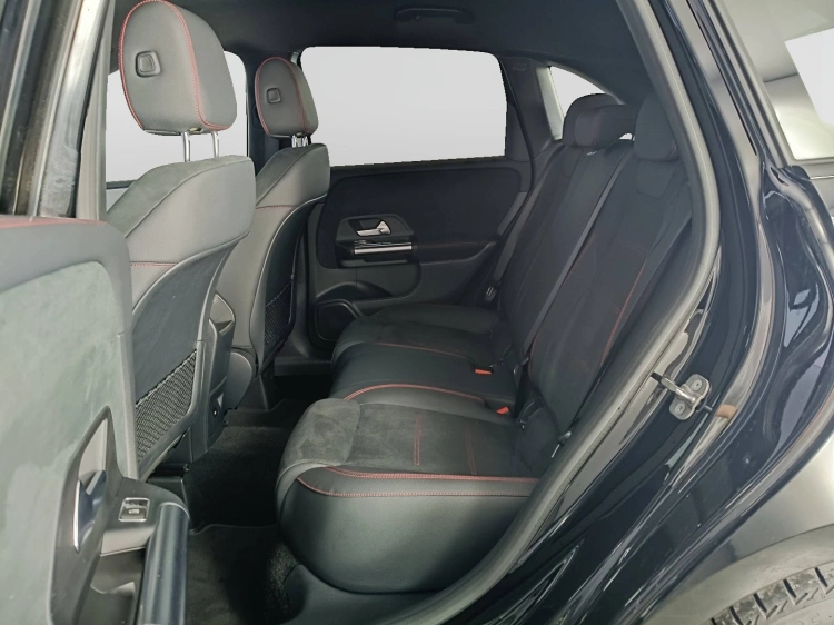 10 - Mercedes-Benz Classe B 180 d AMG Line Premium auto