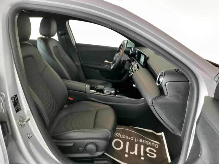 12 - Mercedes-Benz Classe A 180 d Business Extra auto