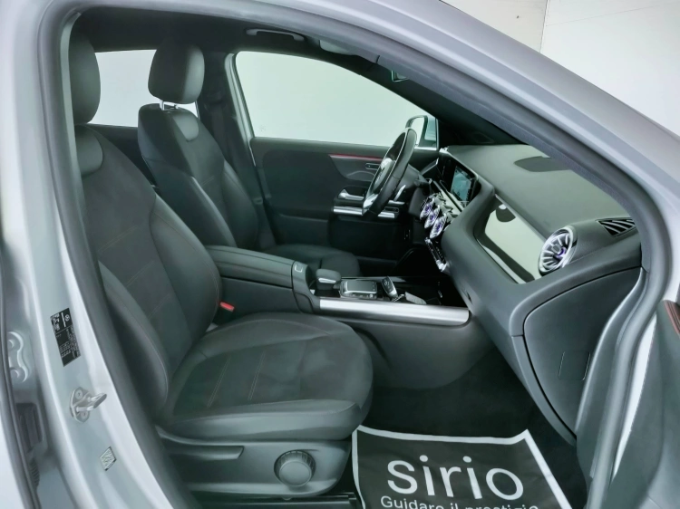 9 - Mercedes-Benz GLA 180 d Premium auto