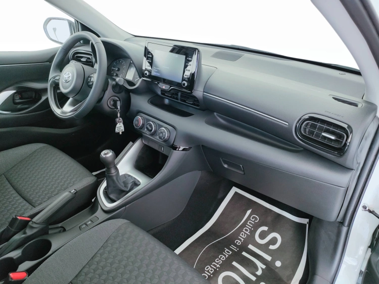 9 - Toyota Yaris Yaris 1.0 Active