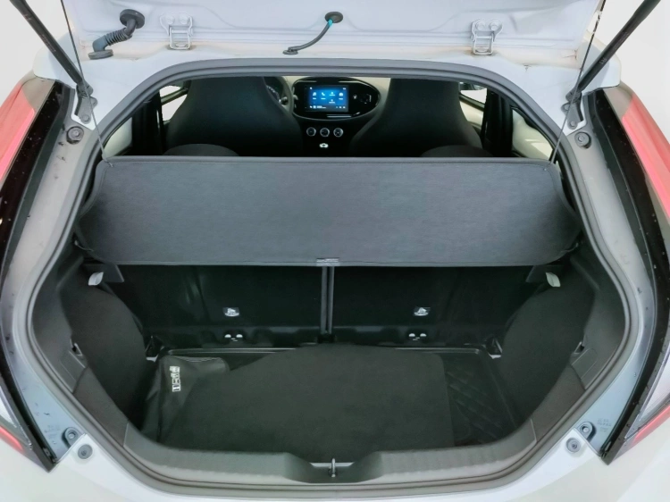 9 - Toyota Aygo X Aygo X 1.0 Active 72cv