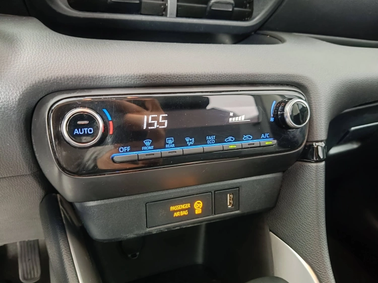 15 - Toyota Yaris TOYOTA Yaris 1.5 Hybrid 5 porte Trend