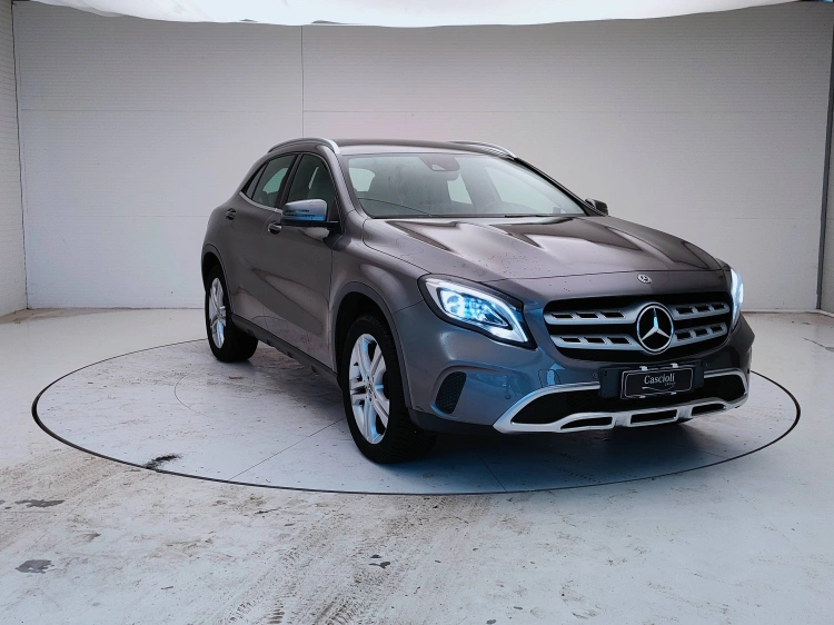 3 - Mercedes-Benz GLA 180 d Sport auto