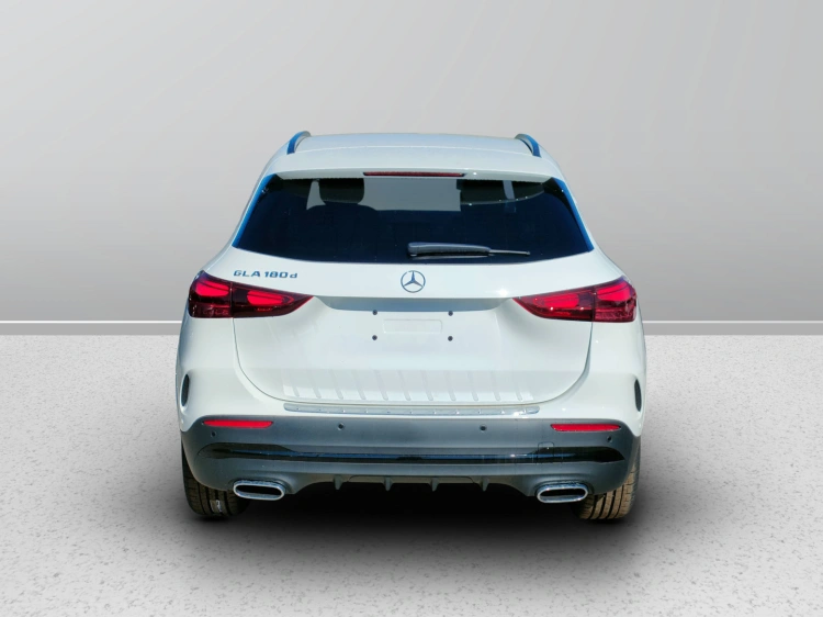 4 - Mercedes-Benz GLA 180  d Automatic