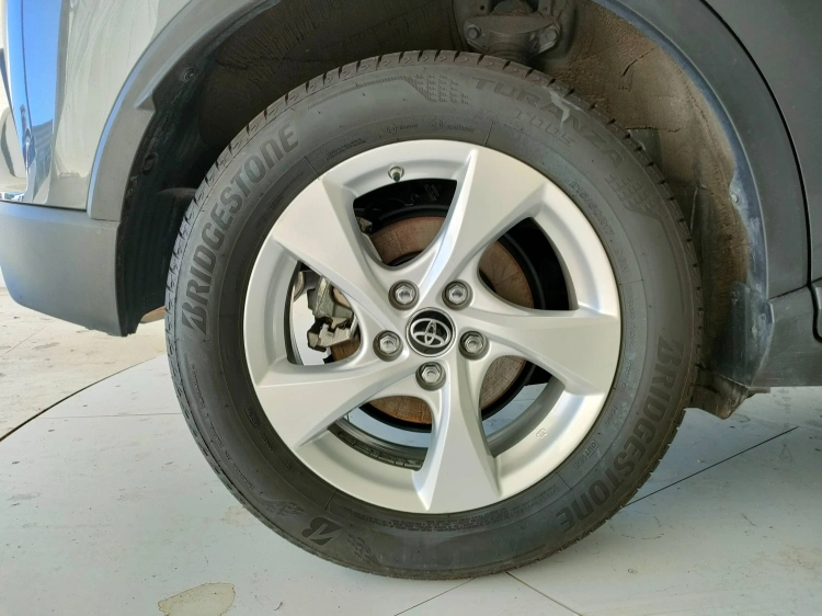 8 - Toyota C-HR C-HR 1.8h Active 2wd e-cvt