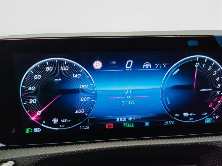 17 - Mercedes-Benz Classe A 250 e con tecnologia ibrida EQ