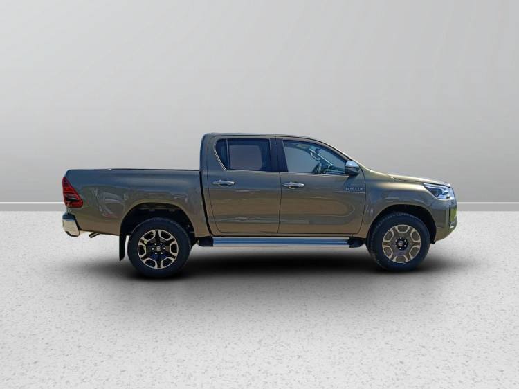 6 - Toyota Professional Hilux HILUX 2.8D A 48VDC4WD EXE MY25