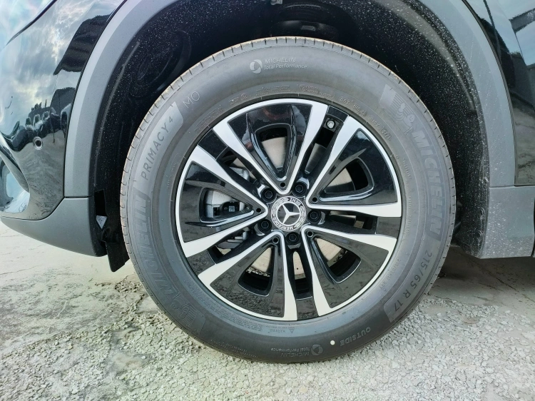 7 - Mercedes-Benz GLA 180 Automatic