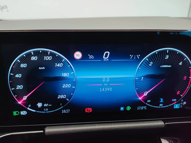 18 - Mercedes-Benz GLA 180 d Advanced auto