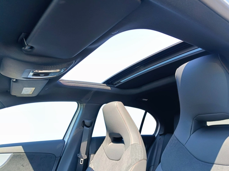 12 - Mercedes-Benz Classe A 180 d Automatic