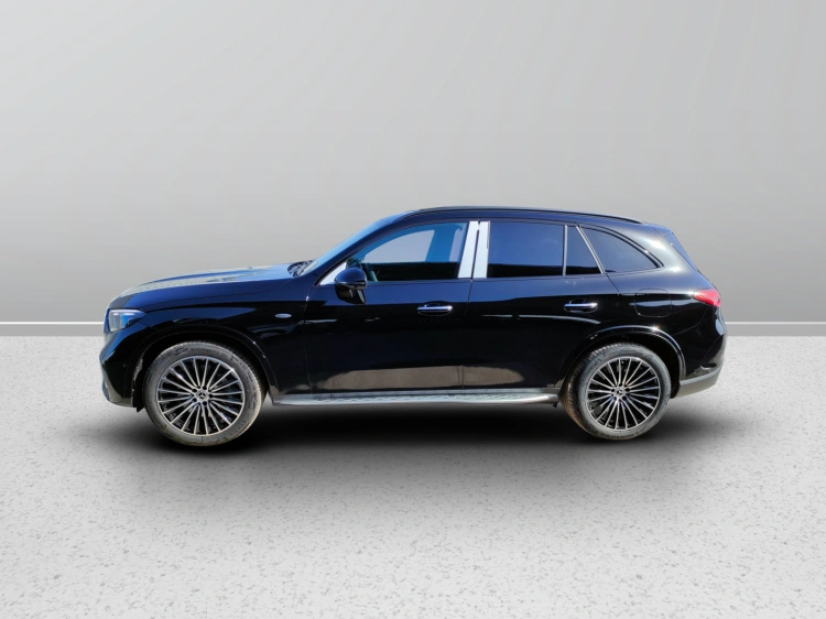 3 - Mercedes-Benz GLC 300 de 4MATIC