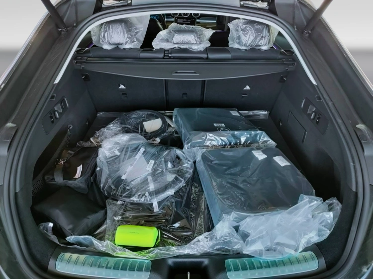 6 - Mercedes-Benz GLC 300 de 4Matic Plug-in Hybrid Coupe