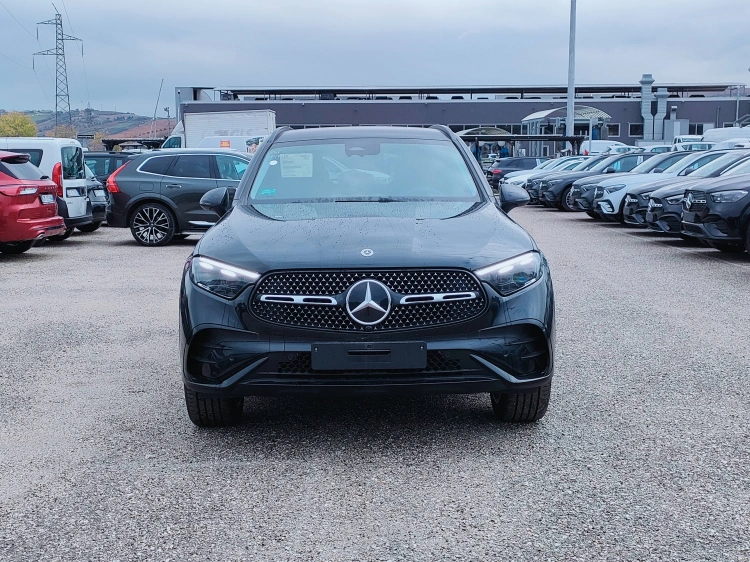 2 - Mercedes-Benz GLC 300 de 4MATIC