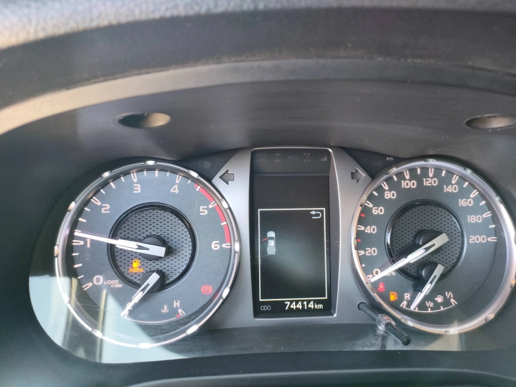 14 - Toyota Hilux Hilux 2.4 d-4d C&C 4x4 Comfort