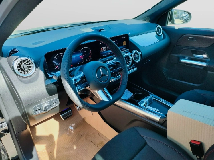 11 - Mercedes-Benz GLA 200 d automatic