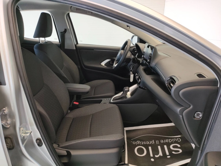 9 - Toyota Yaris Yaris 1.5h Active