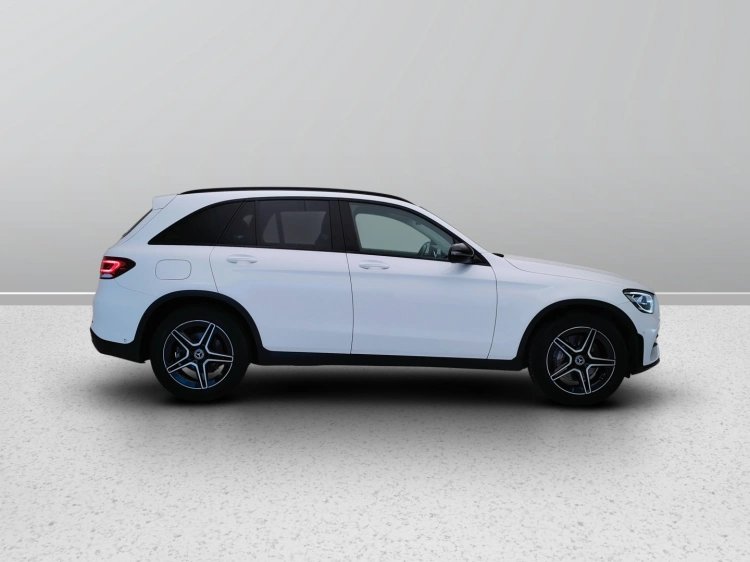 7 - Mercedes-Benz GLC 220 d Premium 4matic auto