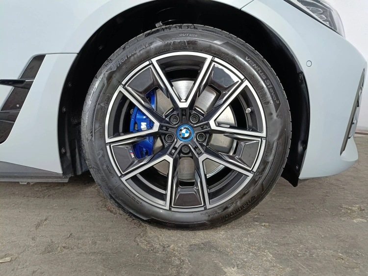 18 - BMW i4 M i4 M50 auto
