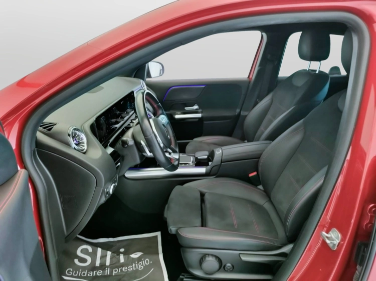 16 - Mercedes-Benz GLA 200 d Premium 4matic auto