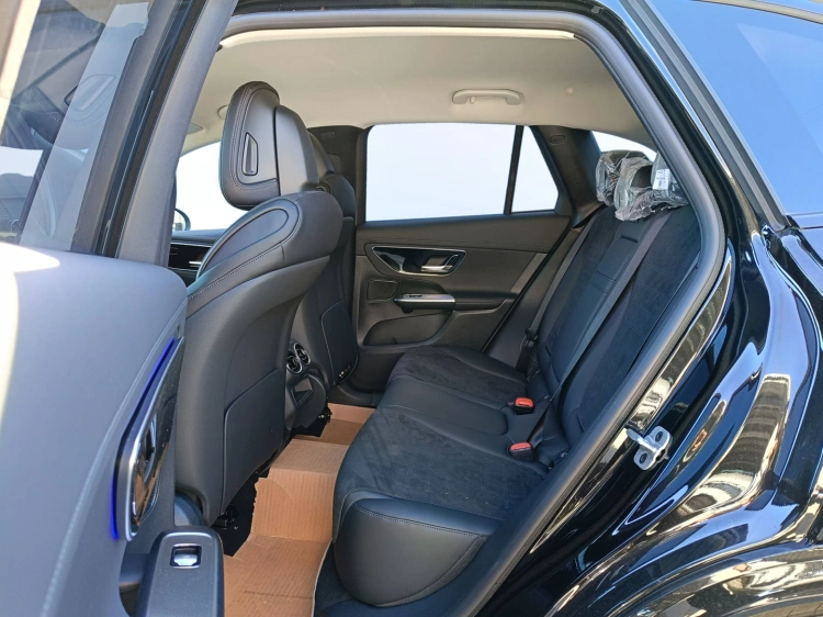 8 - Mercedes-Benz GLC 300 de 4MATIC