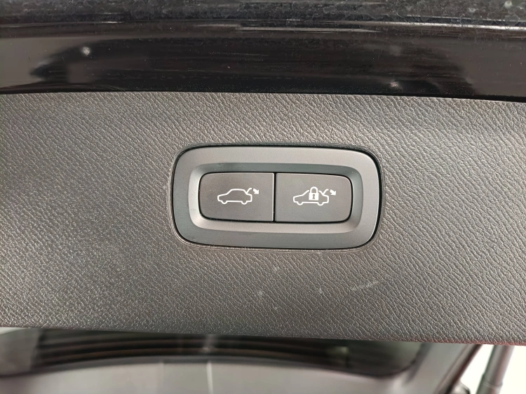 20 - Volvo XC90 XC90 2.0 b5 Plus Bright awd auto