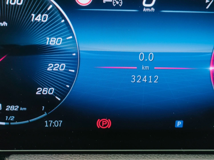 19 - Mercedes-Benz GLA 180 d Progressive Advanced Plus auto