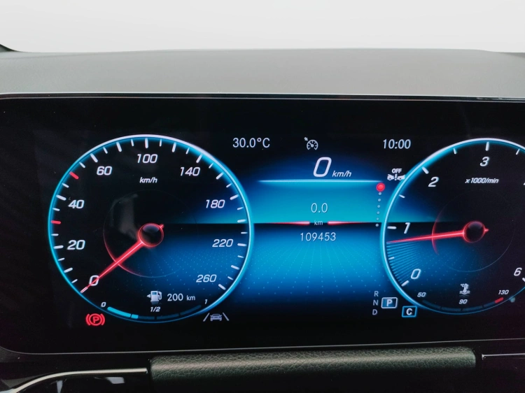 19 - Mercedes-Benz GLA 200 d Premium auto