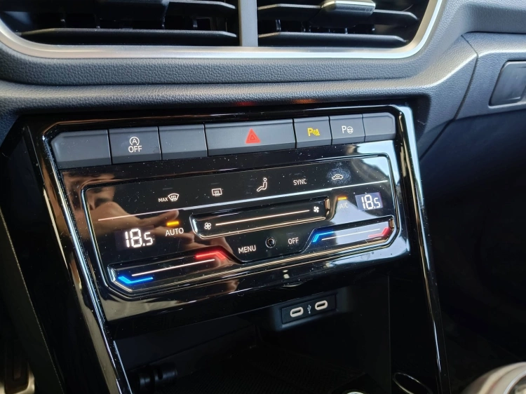 15 - Volkswagen T T-Roc 2.0 tdi R-Line 115cv