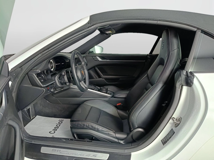 8 - Porsche 911 911 Cabrio 3.0 Carrera 4S auto
