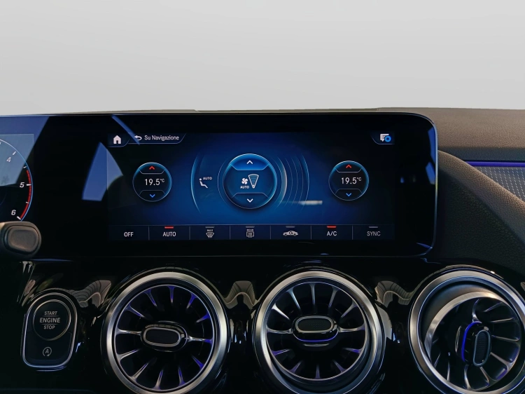 15 - Mercedes-Benz GLA 180 d Sport Plus auto