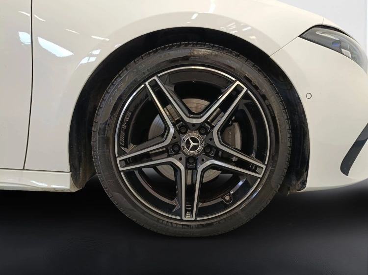 16 - Mercedes-Benz Classe A 180 d AMG Line Advanced Plus auto