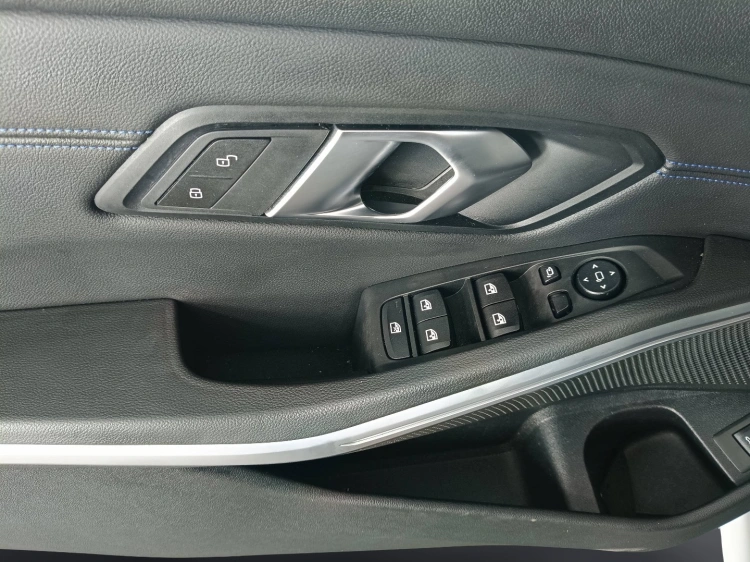 18 - BMW Serie 3 320d Touring mhev 48V MSport auto