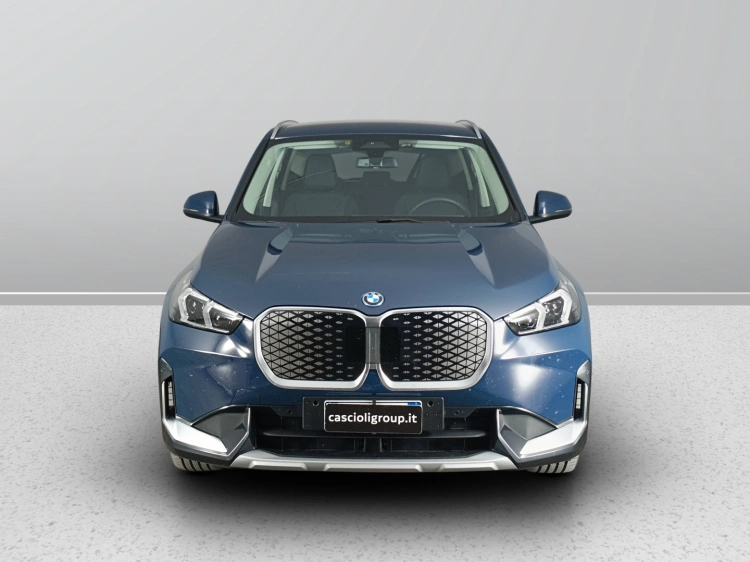 2 - BMW iX1 BMW iX1 eDrive20