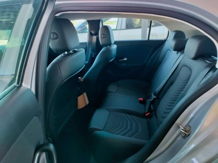 9 - Mercedes-Benz Classe A 180 d Automatic