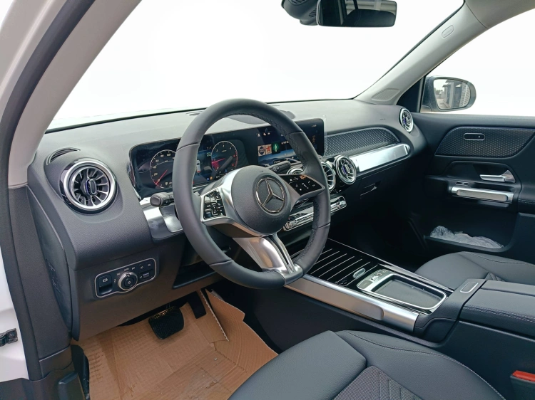 7 - Mercedes-Benz GLB 200 d Automatic 4MATIC